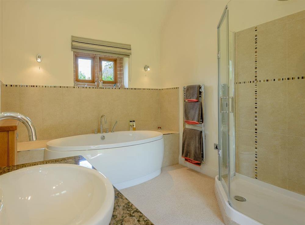 Impressive en-suite bathroom at Courtyard Lodge in Rufford, near Newark, Nottinghamshire