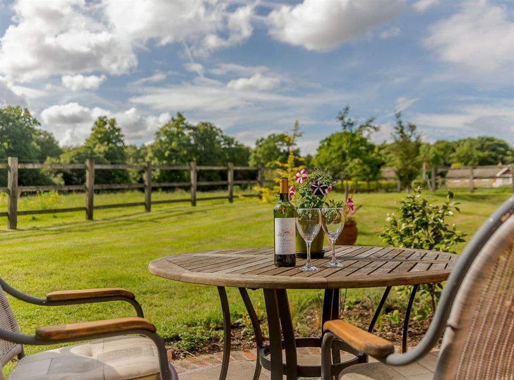 Peaceful sitting-out-area at Courtyard Lodge in Rufford, near Newark, Nottinghamshire