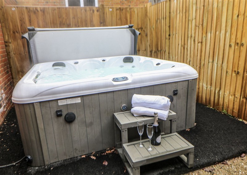 Enjoy the hot tub at Courtyard View, Ashbourne
