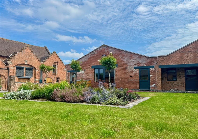 Outside at Courtyard View, Ashbourne
