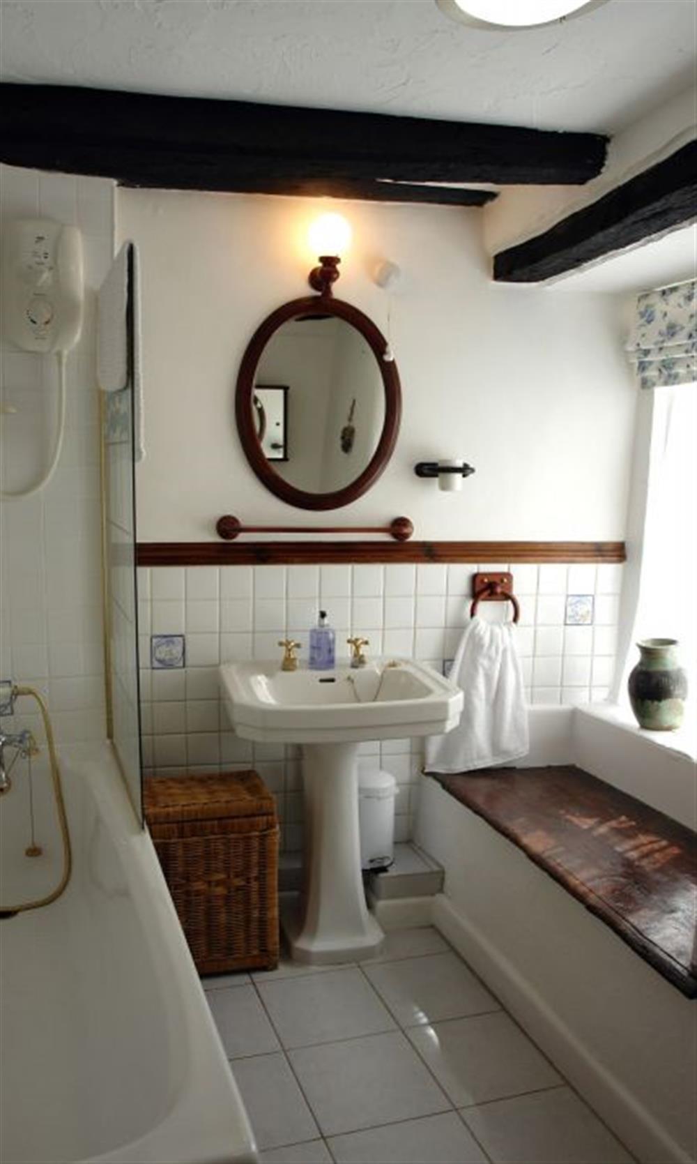 Bathroom at Cousham Cottage, Kingsand and Cawsand, South Cornwall