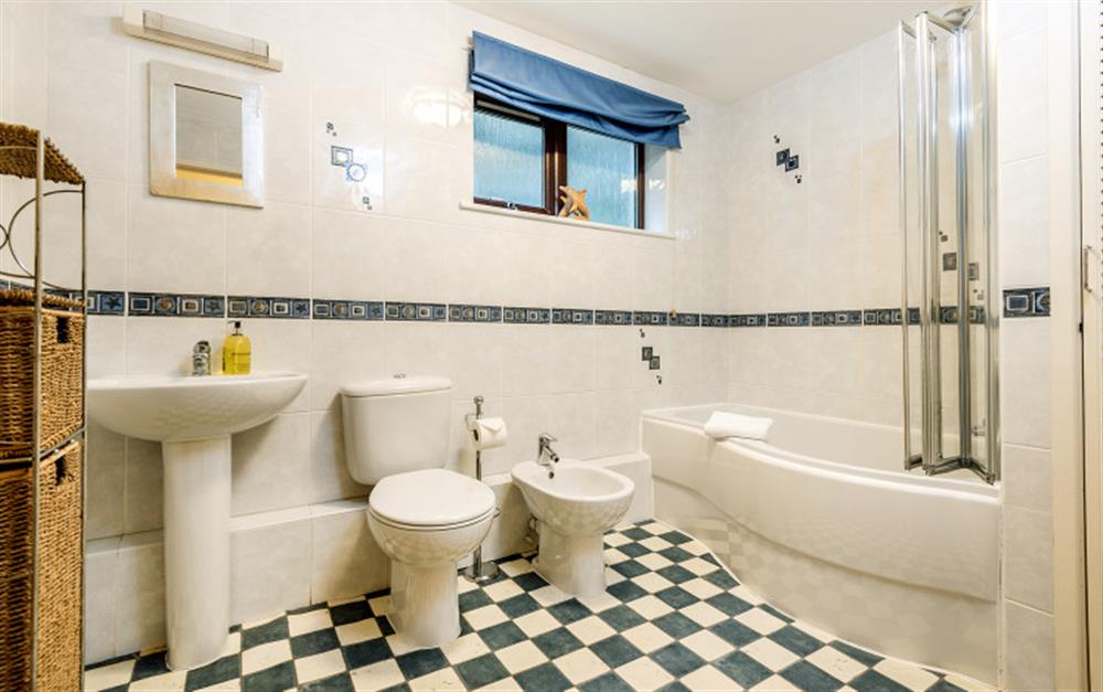 The family bathroom is ideally situated between the double and bunk bedrooms, and has a bath with overhead electric shower plus a luxurious bidet! at Cove 1 in Maenporth