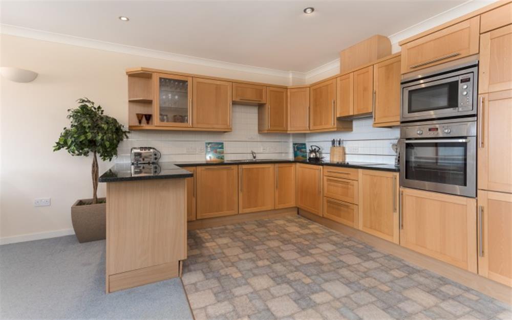 A large, fully equipped kitchen at Cove 2 in Maenporth
