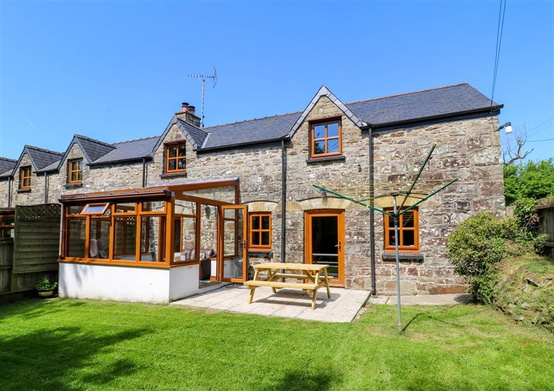 The setting of Cove Cottage at Cove Cottage, Llangrannog
