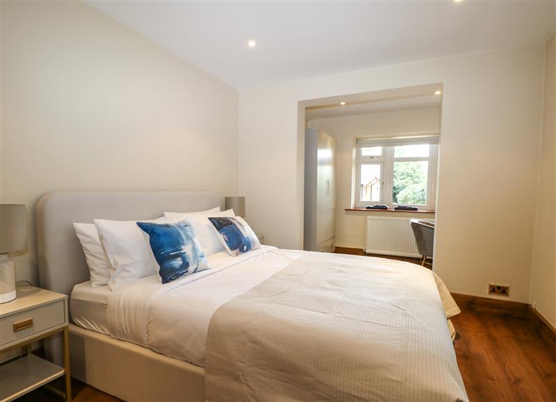 A bedroom in Coventina at Coventina, Wraysbury