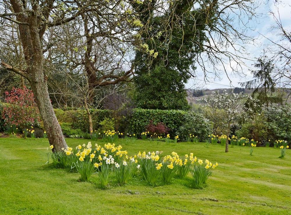 Beautiful, established gardens (photo 2) at Cowford Oast in Eridge Green, near Tunbridge Wells, Sussex, East Sussex