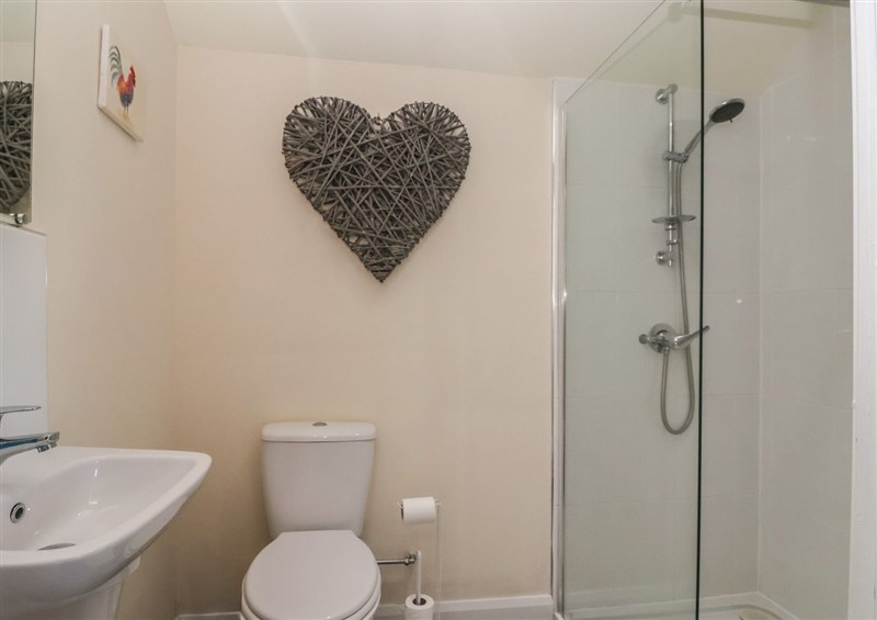 Bathroom at Cowshed Cottage, East Knapton near Rillington
