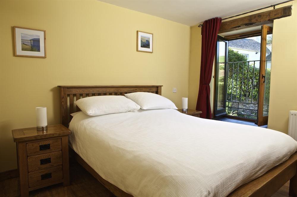 Double bedroom with King-size bed at Cowslip Cottage in Frogmore, Nr Kingsbridge