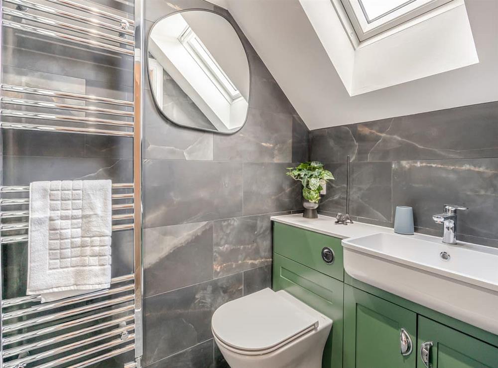 Bathroom (photo 4) at Cowslip Cottage in Maltby-Le-Marsh, Lincolnshire