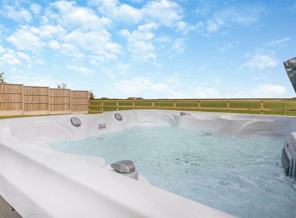 Jacuzzi at Cowslip Cottage in Maltby-Le-Marsh, Lincolnshire