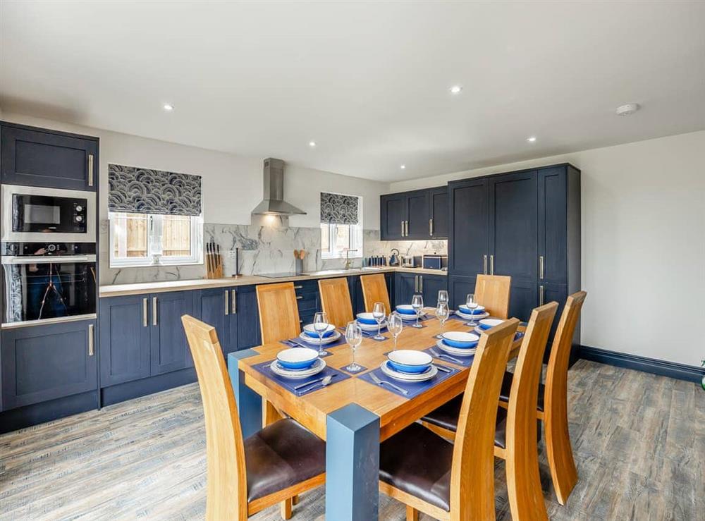 Kitchen/diner (photo 2) at Cowslip Cottage in Maltby-Le-Marsh, Lincolnshire