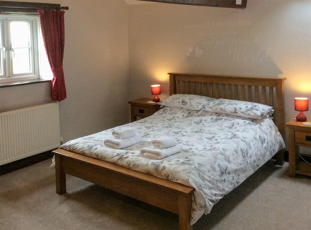 Kingsize bedroom (photo 2) at Cowslip in Holsworthy, Devon