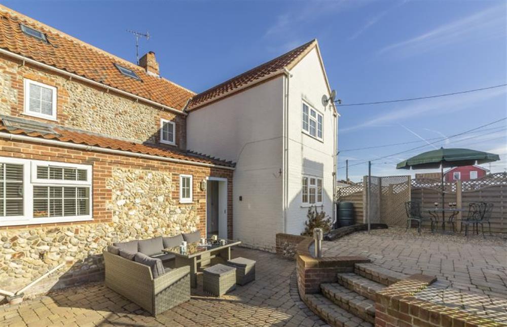 Coxswainfts House: courtyard with comfortable seating