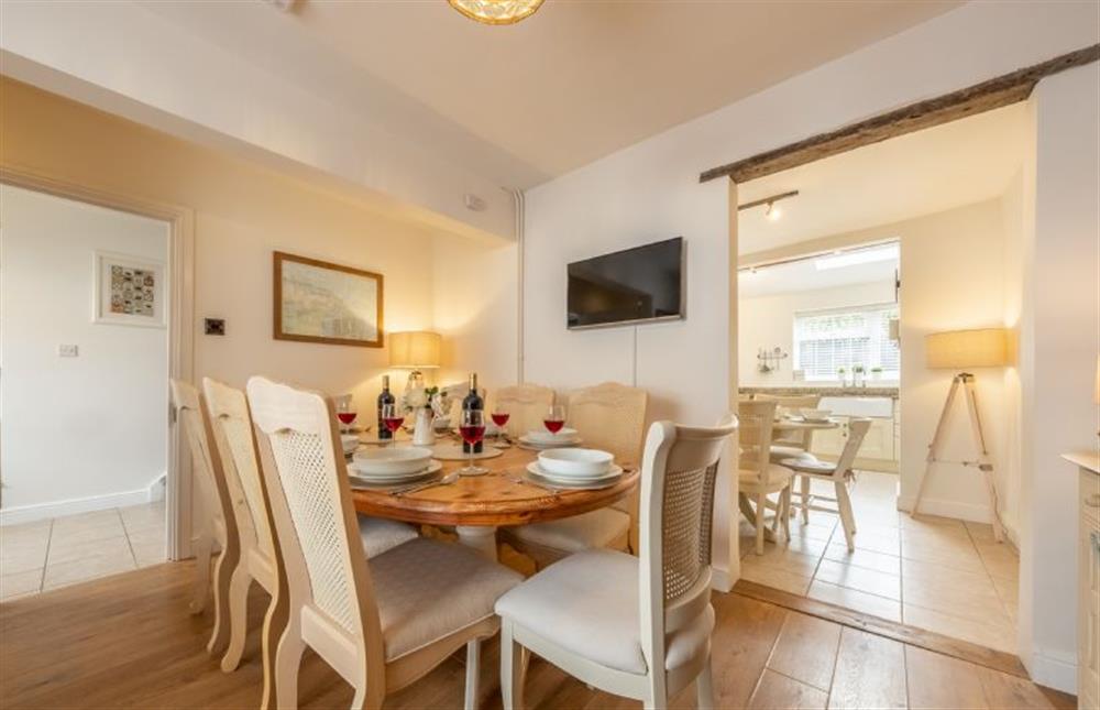 Coxswainfts House: The dining table seats up to 8 people at Coxswains House, Wells-next-the-Sea
