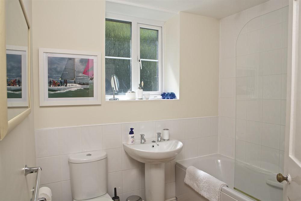 Family bathroom at Coxswains Watch in 59 Fore Street, Salcombe