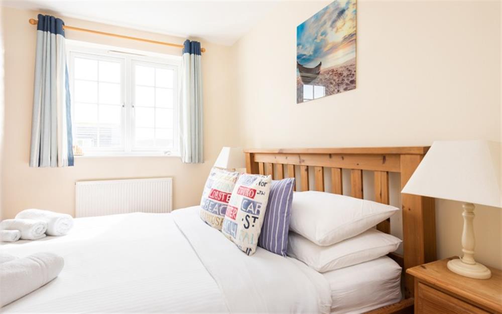 Kingsize bedroom at Crab Cottage in Trevarrian