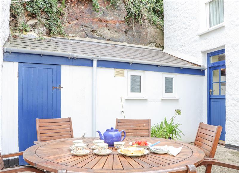 The setting at Crab Pot Cottage, Porthleven