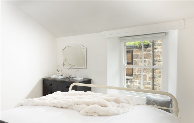 Bedroom (photo 2) at Crabpot Cottage, Cornwall