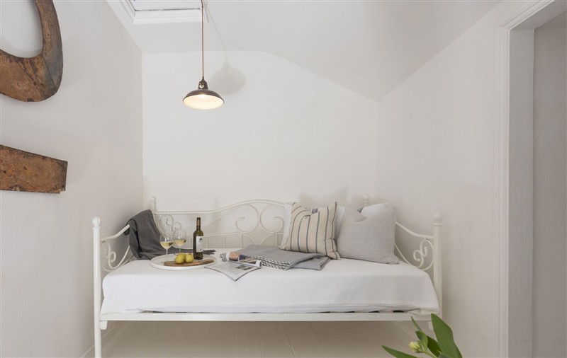 This is a bedroom (photo 2) at Crabpot Cottage, Cornwall