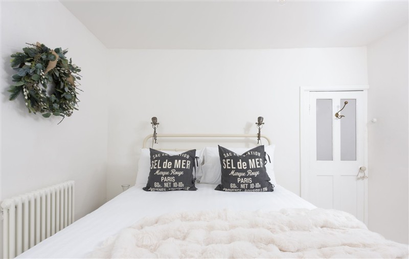 This is a bedroom at Crabpot Cottage, Cornwall