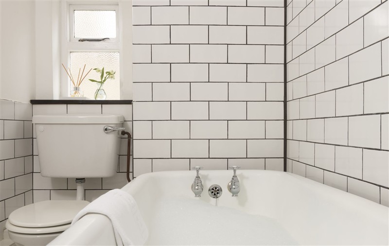 This is the bathroom at Crabpot Cottage, Cornwall