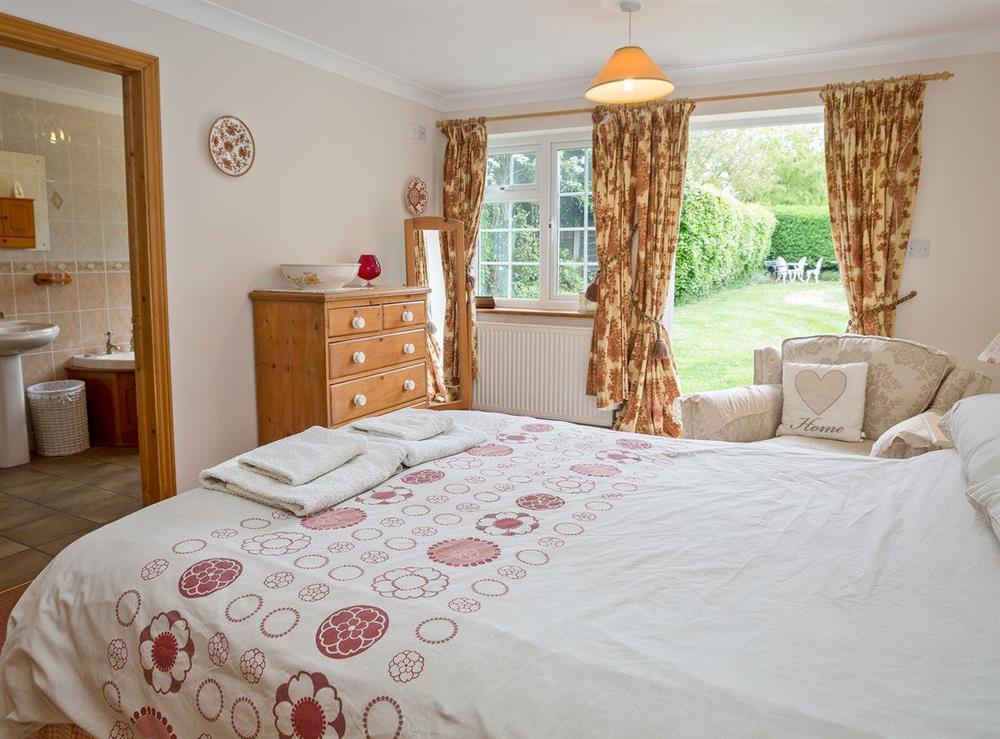 Double bedroom with En-Suite at Crabtrees in Ringstead, Norfolk