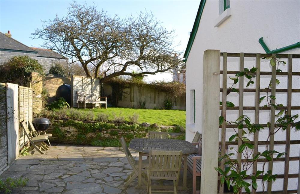 Patio area at Cracklefield Cottage, Bantham