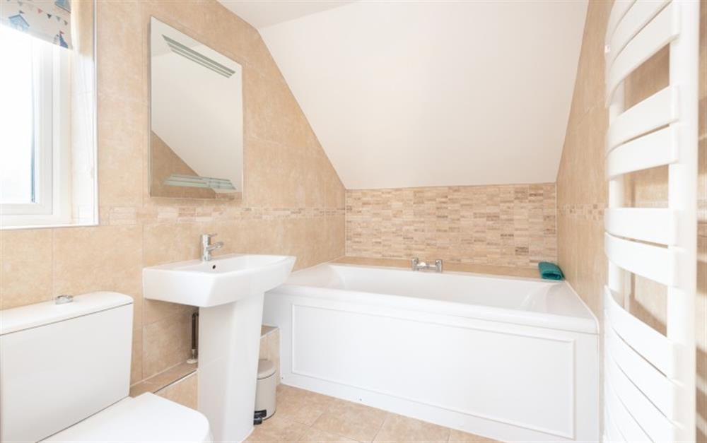 The large ensuite bathroom to the master bedroom also has a shower cubicle at Crags 26 Bay View Cottage in Maenporth