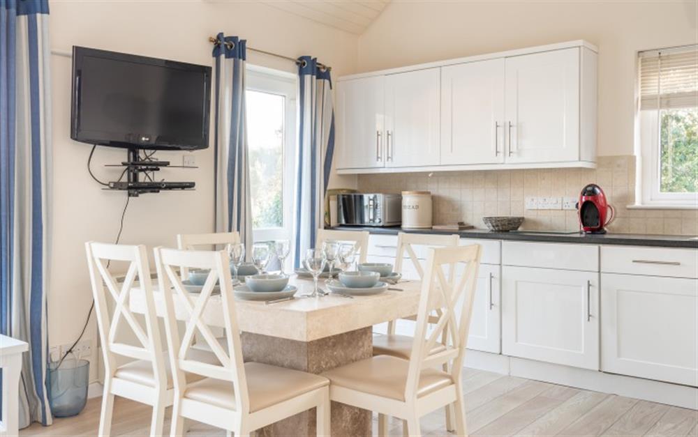 The living area is open planned.  The dining area is between the kitchen and lounge. at Crags 26 Bay View Cottage in Maenporth