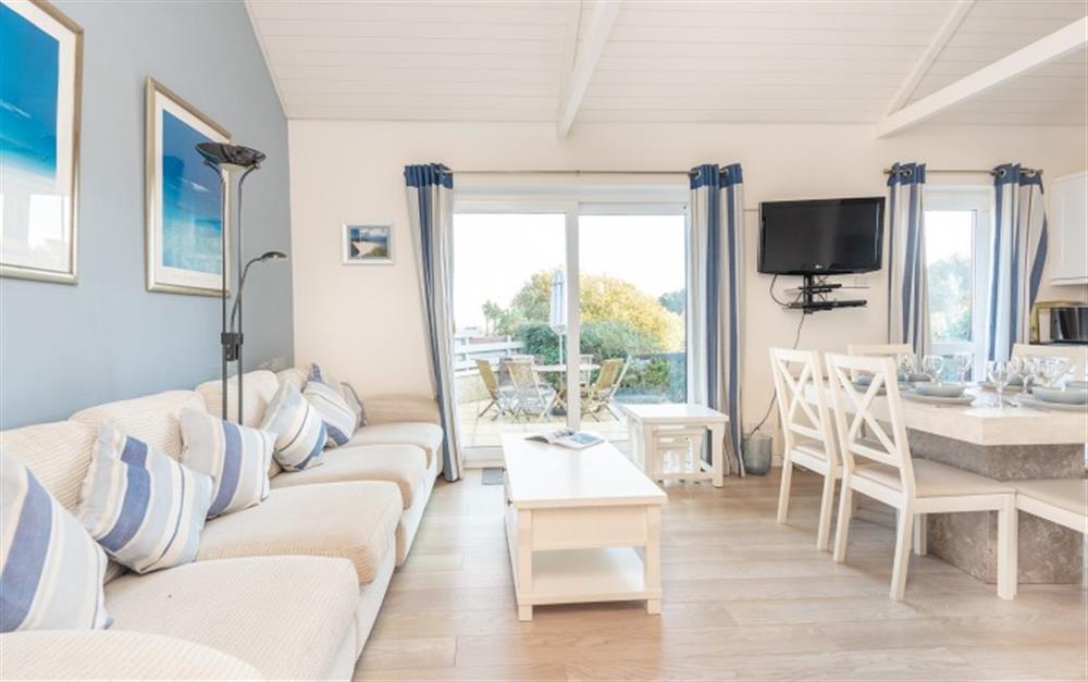 The lounge opens out onto the private patio at Crags 26 Bay View Cottage in Maenporth