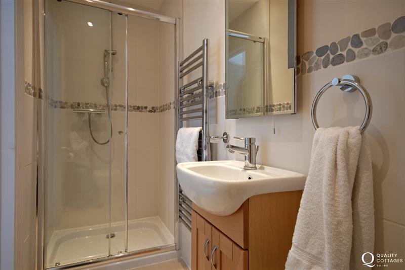 Suite shower at Craig Silian, Gwbert