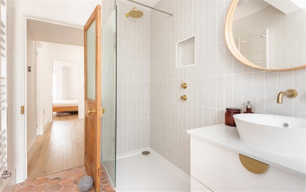 Family bathroom with walk in shower at Craiglands in Salcombe