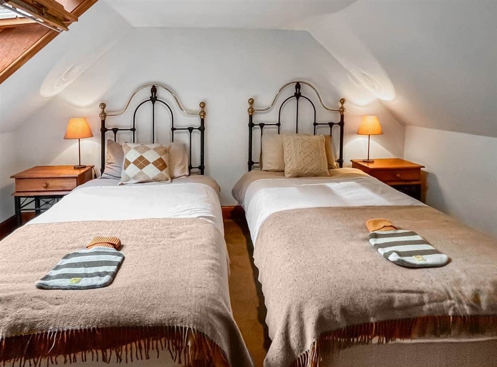 Twin bedroom at Craigmore Cottage in Birnam Woods, Perthshire