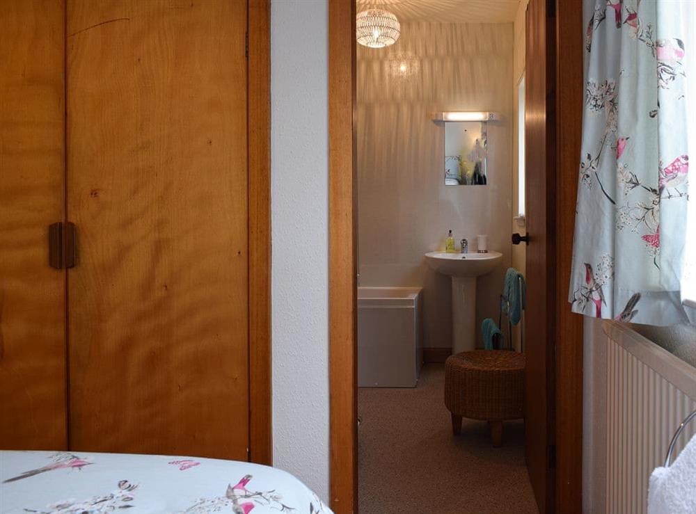 Double bedroom with en-suite at Crail House in Crail, near St Andrews, Fife