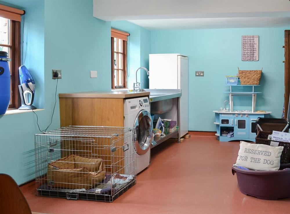 Utility/boot room with laundry facilities