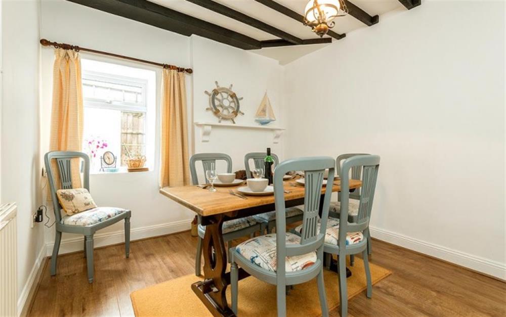 Dining table sits 5 at Crays Cottage in Lyme Regis