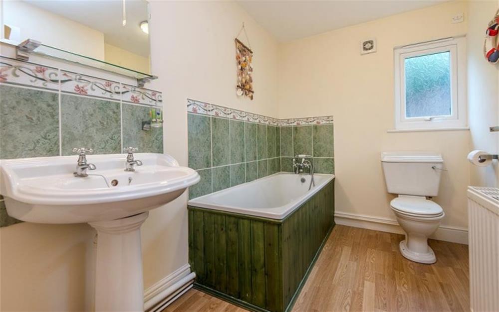 Family bathroom at Crays Cottage in Lyme Regis
