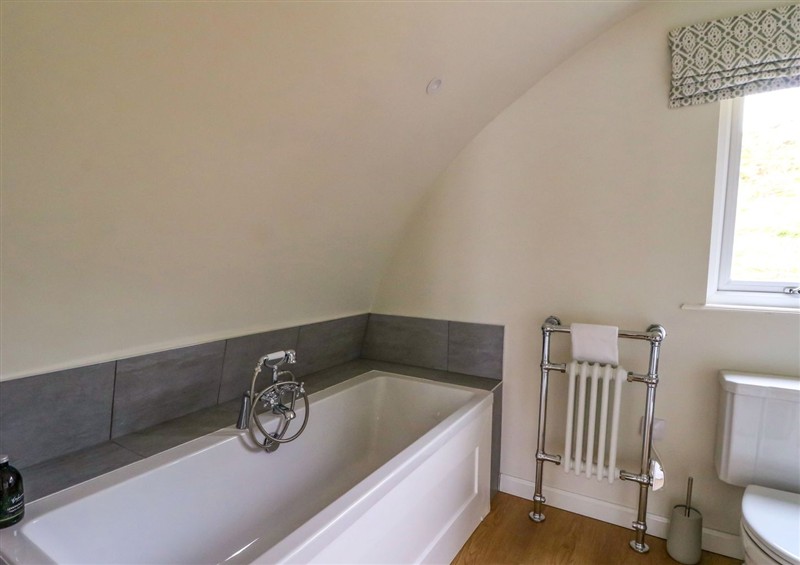 Bathroom at Creags, Cullipool