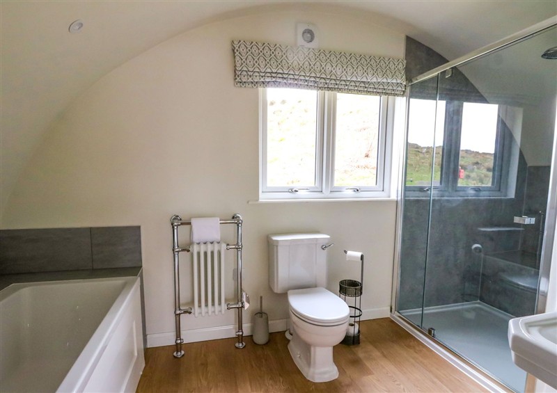 The bathroom at Creags, Cullipool