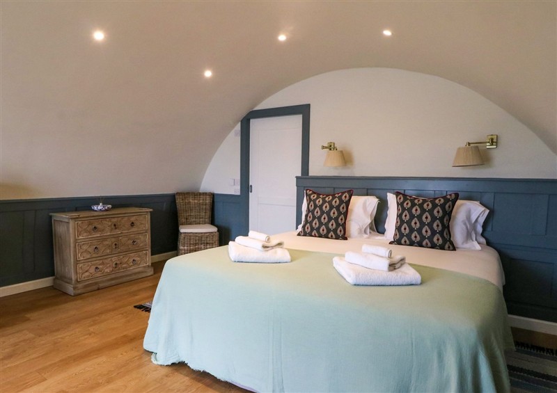 This is a bedroom (photo 2) at Creags, Cullipool