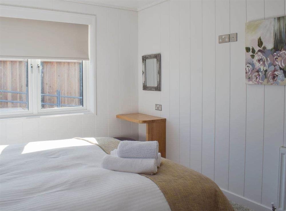 Double bedroom with en-suite at Lodge 1, 
