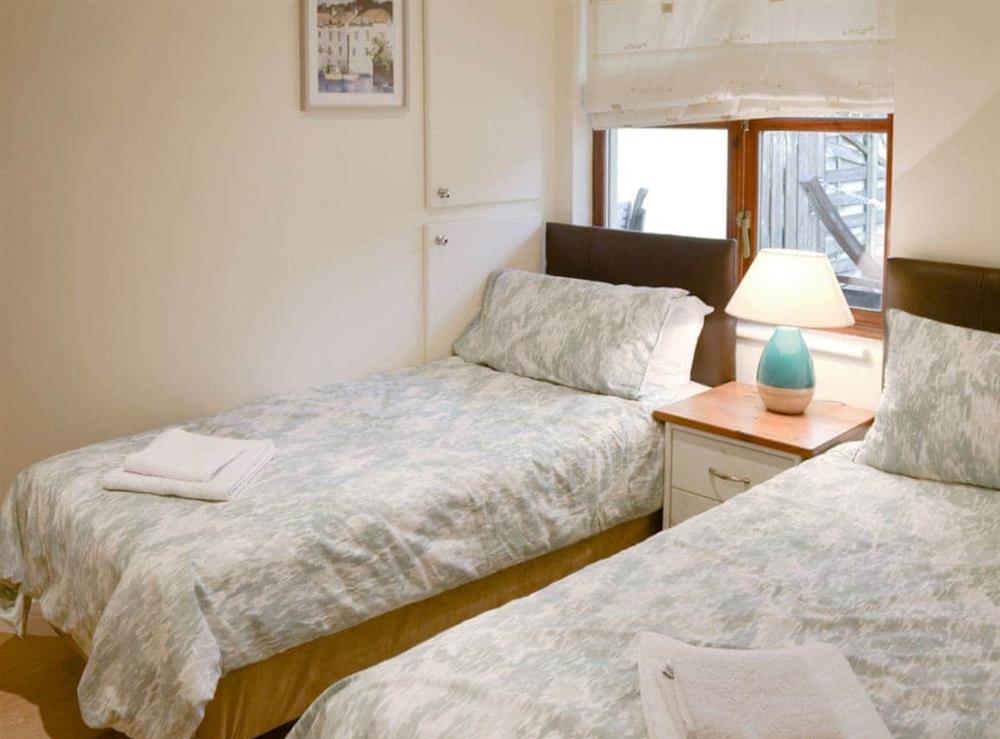 Comfy twin bedroom at Creekside in Wadebridge, near Padstow, Cornwall