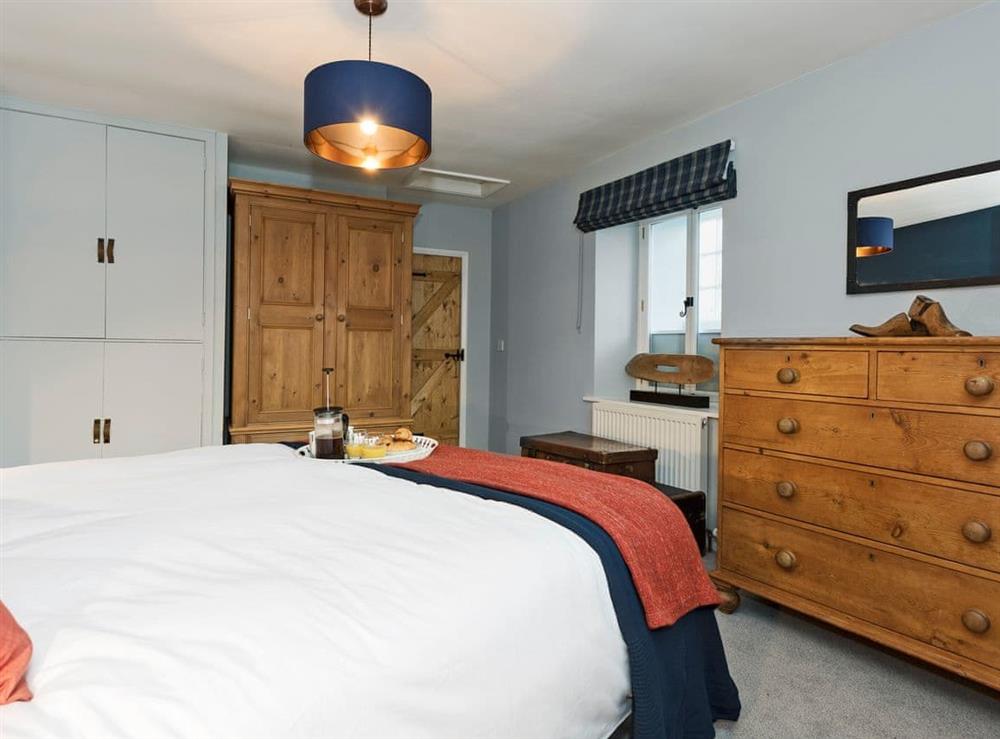 Charmingly furnished double bedroom with  kingsize bed (photo 3) at Crescent Cottage in Lowther, near Penrith, Cumbria