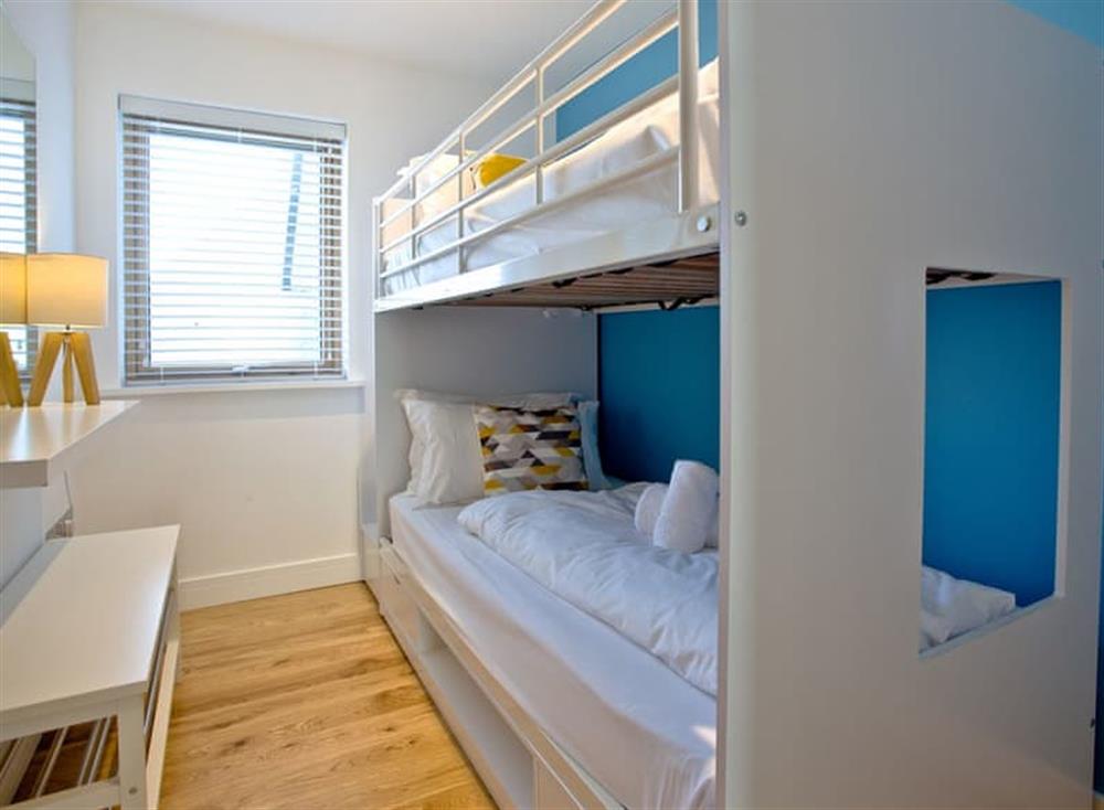 Bunk bedroom at Crest@64 in Newquay, Cornwall