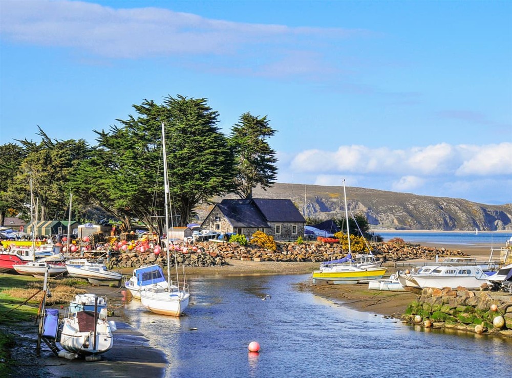 Exterior at Gelli Gron (Open Pastures), 