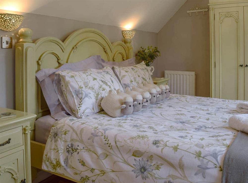 Attractive double bedroom at Cricket Cottage in Ebrington, Nr Chipping Campden, Glos., Gloucestershire