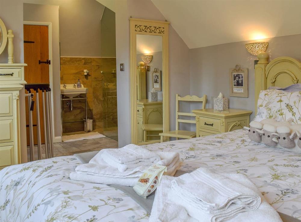 Comfortable double bedroom with en-suite shower room at Cricket Cottage in Ebrington, Nr Chipping Campden, Glos., Gloucestershire