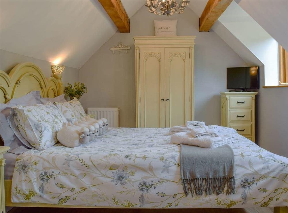 Well presented double bedroom at Cricket Cottage in Ebrington, Nr Chipping Campden, Glos., Gloucestershire