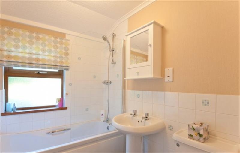 Bathroom at Crocus Lodge, Lostwithiel, South East Cornwall