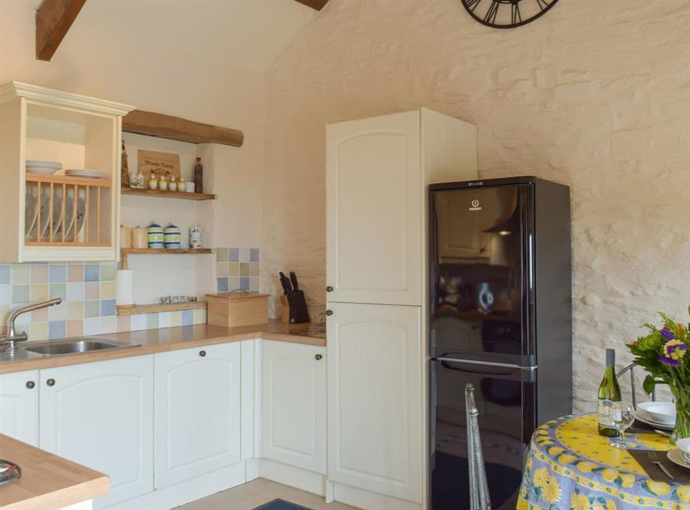 Well-equipped fitted kitchen with dining area at Hayloft Cottage, 